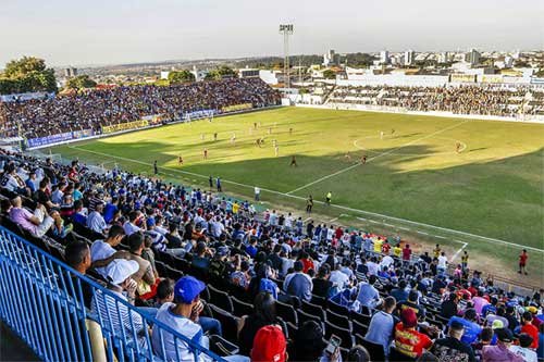 Foto ilustrativa de público no estádio