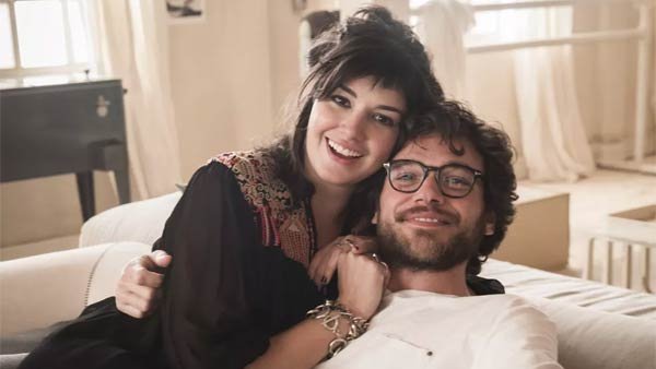 ‘Todas das Mulheres do Mundo’: A paixão mora ao lado, nesta terça (02) Foto de Paulo (Emilio Dantas) e Martinha (Veronica Debom)
