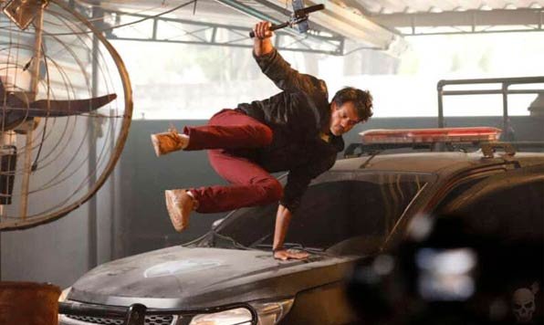 Em ‘Arcanjo Renegado’, Mikhael pede ajuda de Ronaldo para planejar vingança Foto de cena