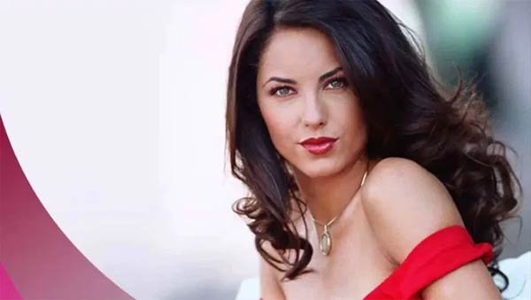 Bárbara Mori que interpreta Rubi