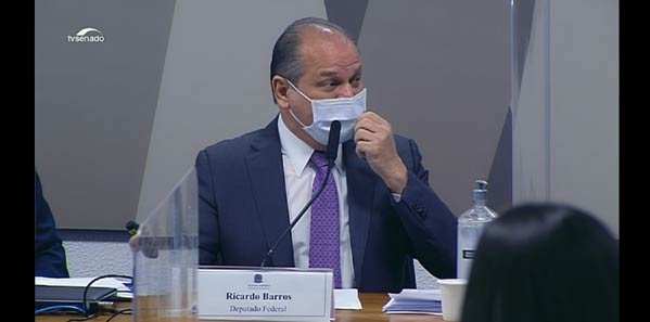 (Foto: Reprodudção/Globoplay) Foto de ‘A Corrida das Vacinas – Mercado Paralelo’ em exibição no Globoplay