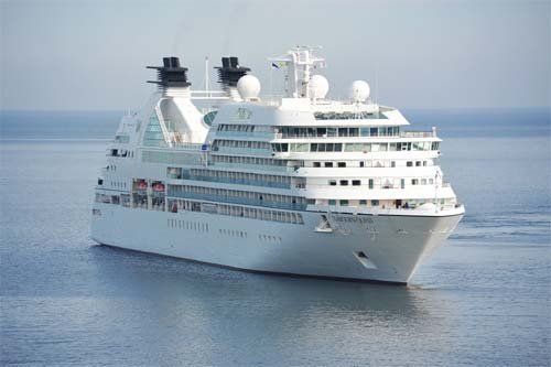 Foto de navio de cruzeiro em alto mar