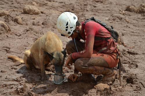 Foto de aoperação do Copo de Bombeiros em Brumadinho