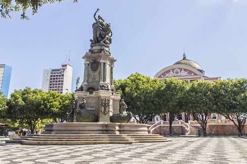 Foto da Praça de São Sebastião, em Manaus