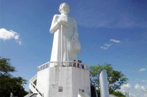 Foto da estátua de Padre Cícero)