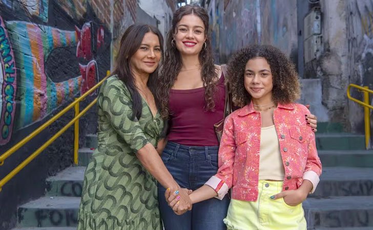 Foto de cena, em Resumos de Três Graças