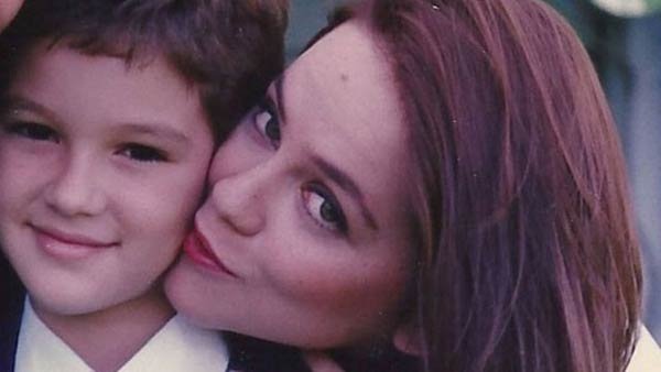 (Foto: Cedoc/TV Globo) Foto de Débora ( Vivianne Pasmanter) com Alvinho