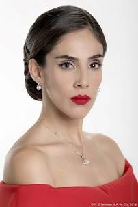 Foto de Paola, em A Usurpadora (2019)